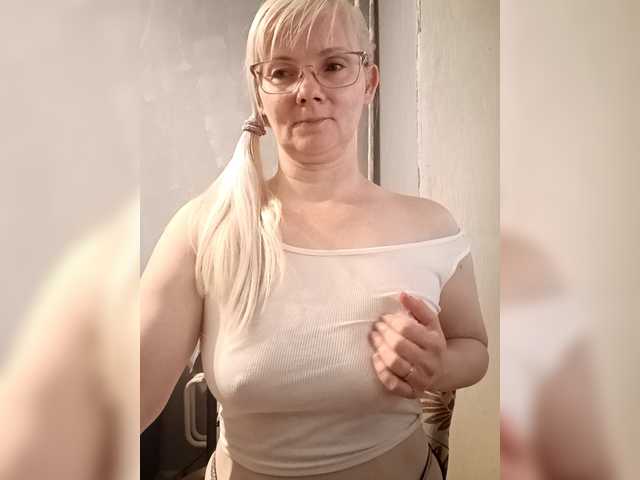 le modèle Sweetie454 est en webcam porno dans un show sur le site bongacams, il possède les tags suivants: White/Caucasian,Blonde,Shaved
