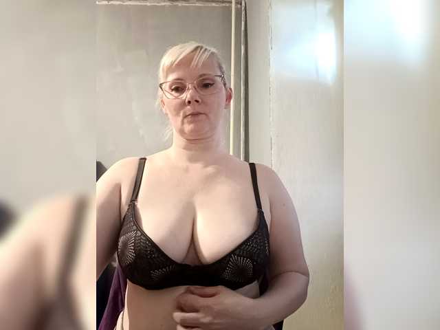 Sweetie454's BongaCams show and profile