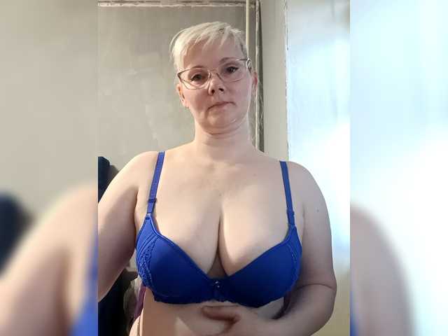 Sweetie454's BongaCams show and profile