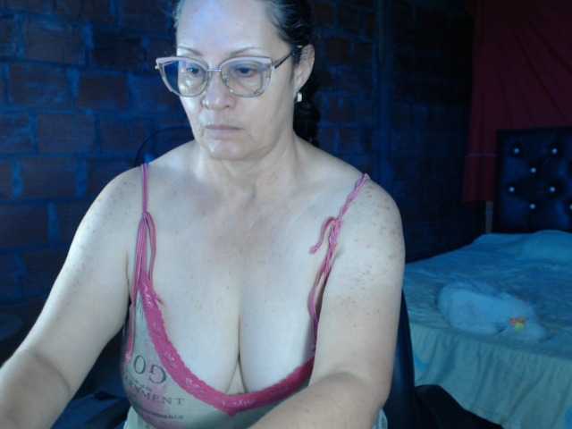 rouseehotglad live cam on BongaCams