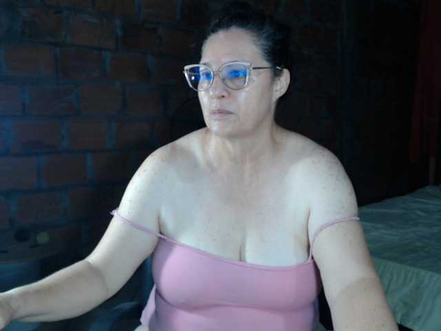 rouseehotglad live cam preview