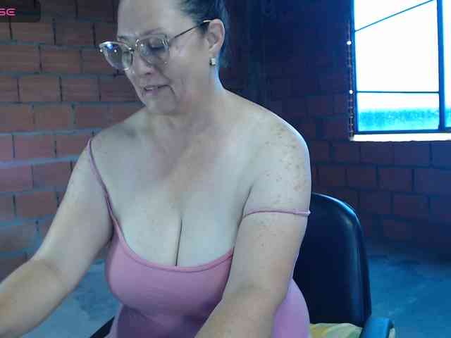 rouseehotglad webcam