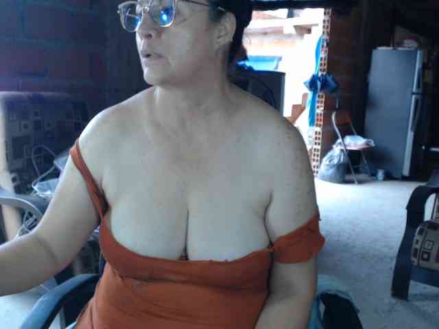 rouseehotglad's webcam live show