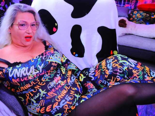 Lisabigtits, en vivo ahora en BongaCams