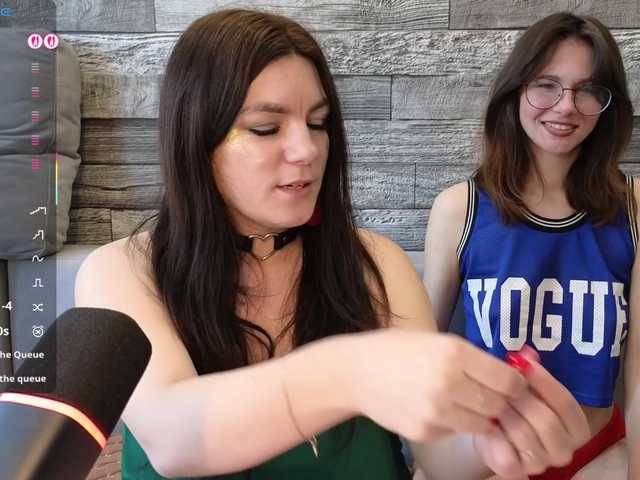 le modèle sosgirl1994 est en webcam porno dans un show sur le site bongacams, il possède les tags suivants: White/Caucasian,Brunette,Shaved
