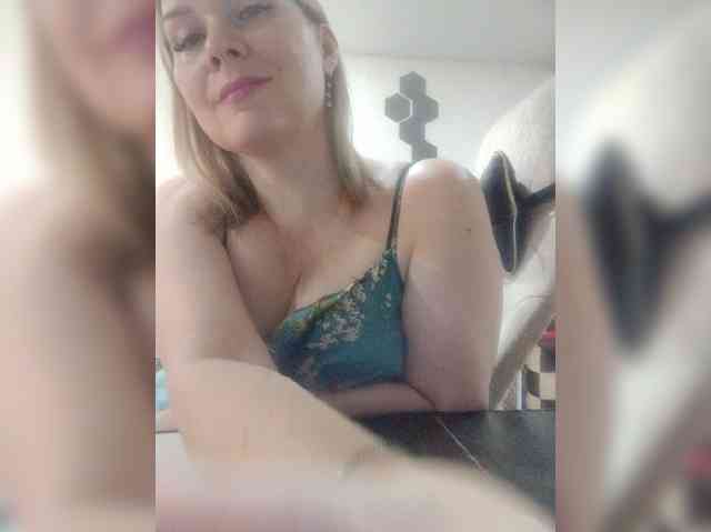 _-ANNA-_ webcam