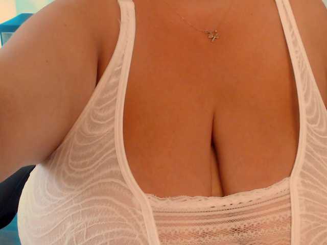Mayabigtitss live cam on BongaCams
