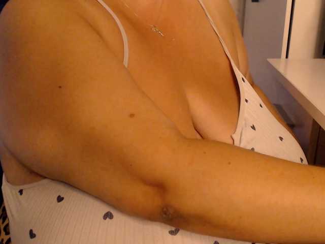 Mayabigtitss live cam on BongaCams
