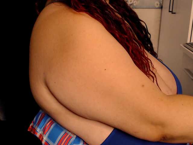 le modèle LexyDevine est en webcam porno dans un show sur le site bongacams, il possède les tags suivants: White/Caucasian,Redhead,Shaved