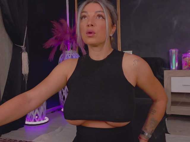 DeeaDiamond1 live cam on BongaCams
