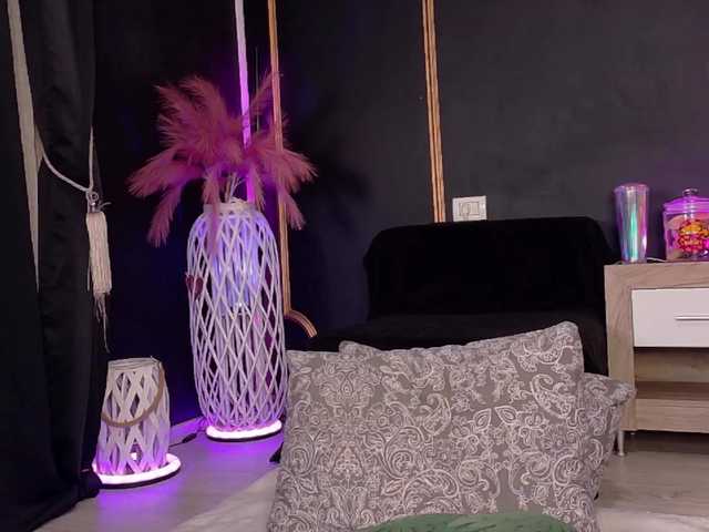 DeeaDiamond1 live cam on BongaCams