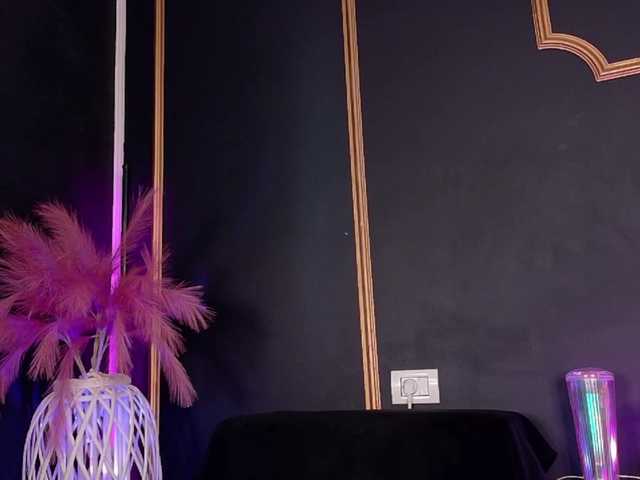 DeeaDiamond1 live cam on BongaCams