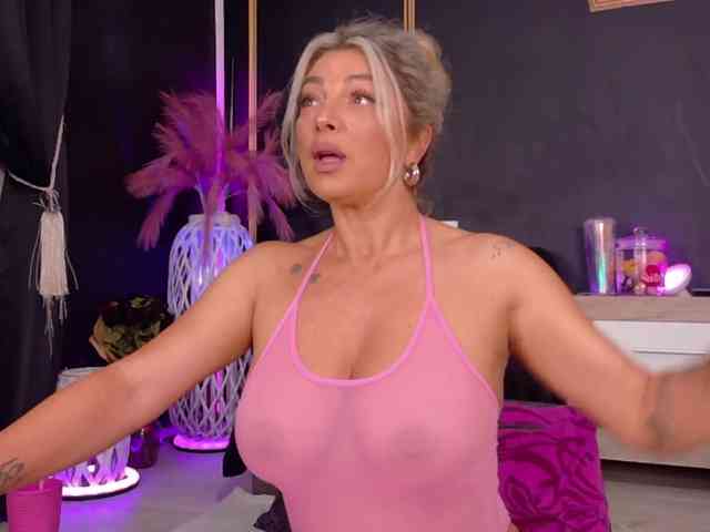 Modella: DeeaDiamond1
