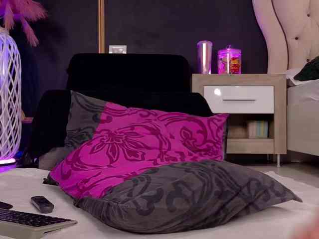 DeeaDiamond1 webcam