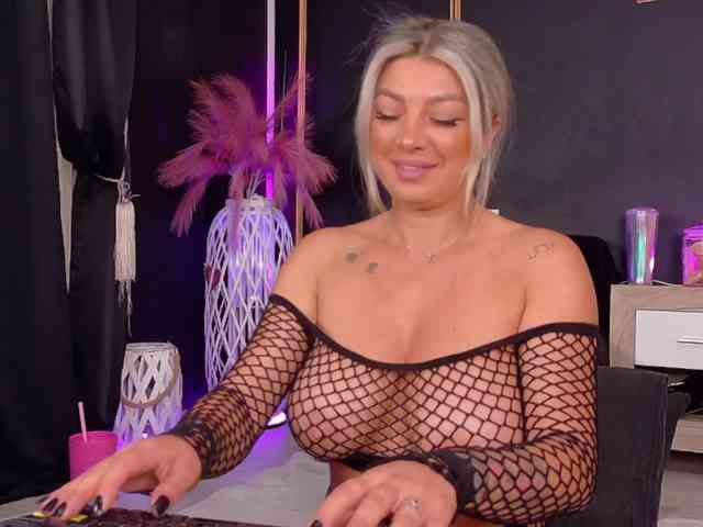 DeeaDiamond1 webcam