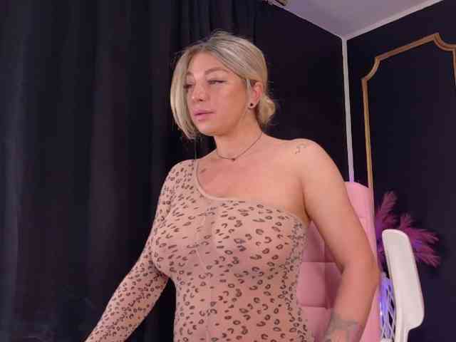 DeeaDiamond1 webcam