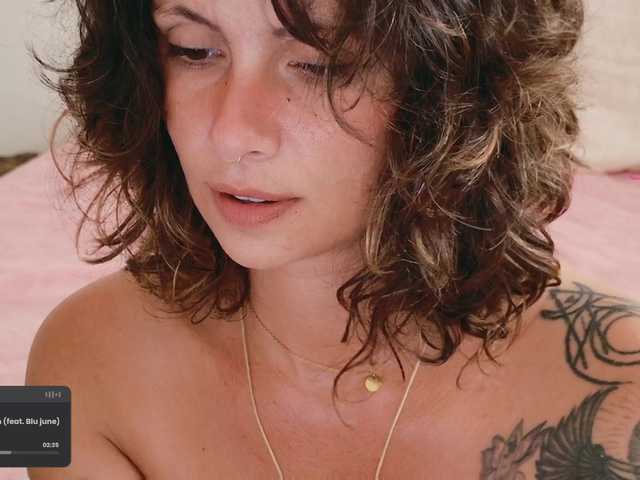 SweetLilLulu live cam on BongaCams