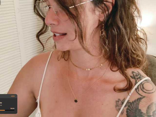 SweetLilLulu's BongaCams show and profile