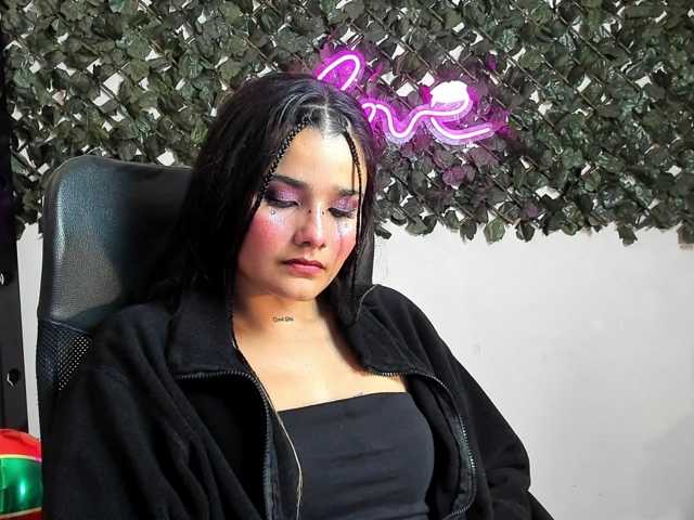 DestinyHills live cam on BongaCams