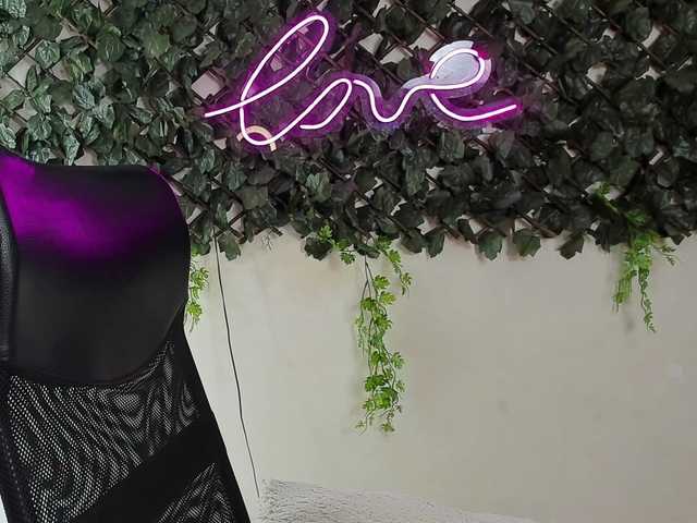 DestinyHills live cam on BongaCams