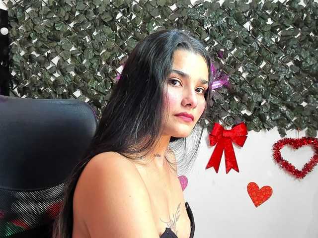 DestinyHills live cam on BongaCams
