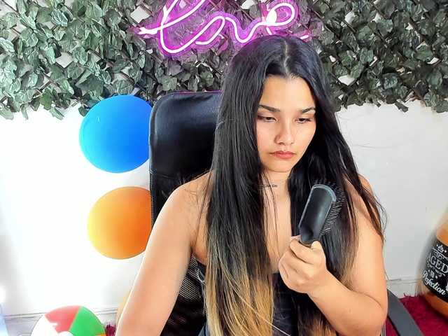 DestinyHills live cam on BongaCams