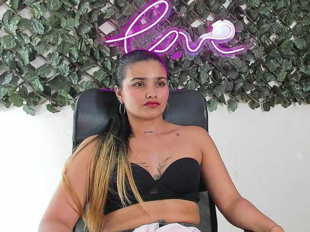 DestinyHills live webcam show
