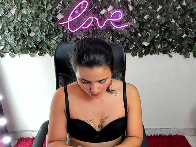 DestinyHills live cam on BongaCams