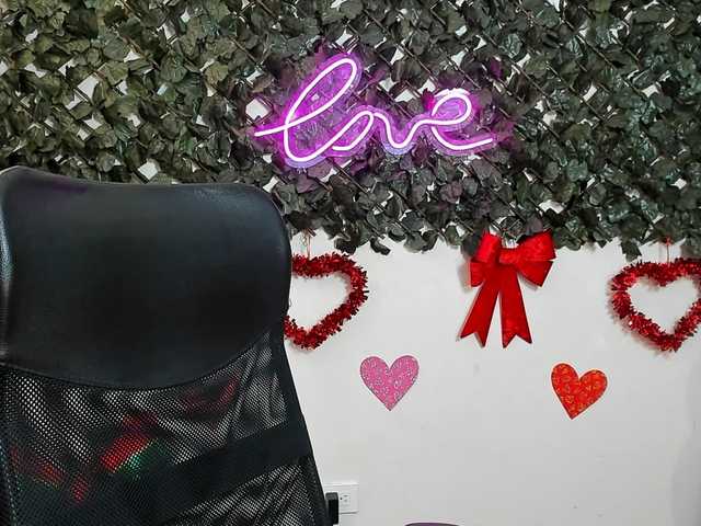 DestinyHills live cam on BongaCams