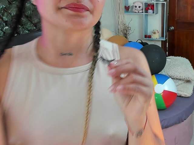 DestinyHills live cam on BongaCams