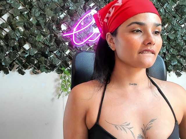 DestinyHills live cam on BongaCams