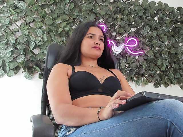 DestinyHills live cam on BongaCams