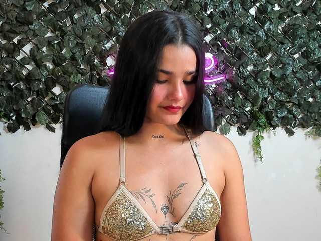 DestinyHills live cam on BongaCams