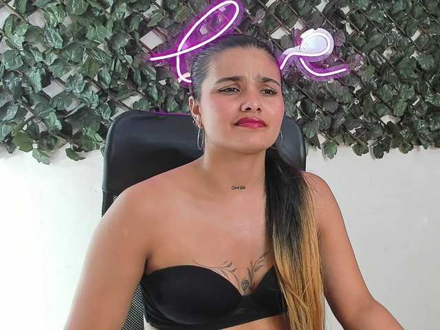 DestinyHills live webcam show