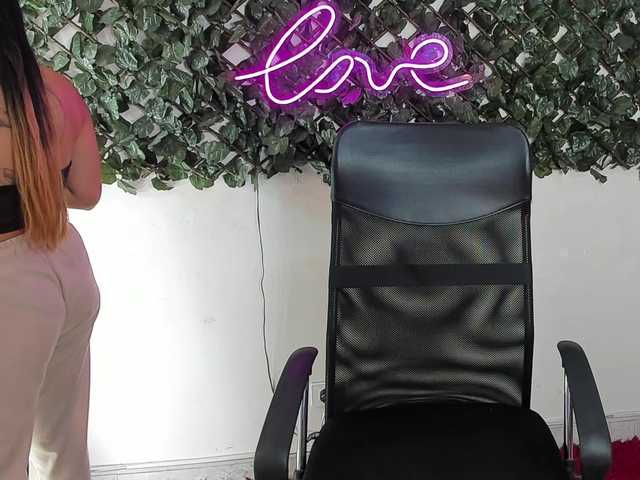 DestinyHills live cam on BongaCams