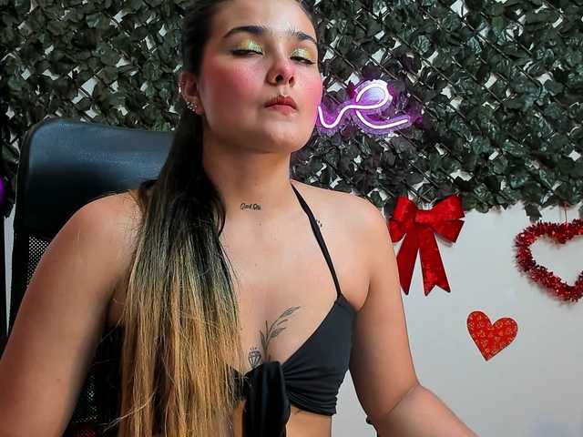 DestinyHills live cam on BongaCams