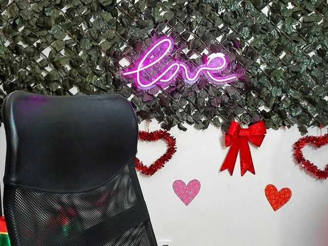 DestinyHills live cam on BongaCams