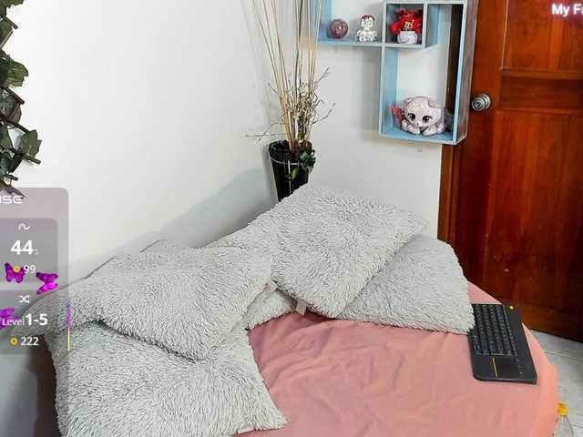 DestinyHills live cam on BongaCams