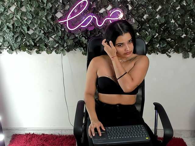 DestinyHills live cam on BongaCams