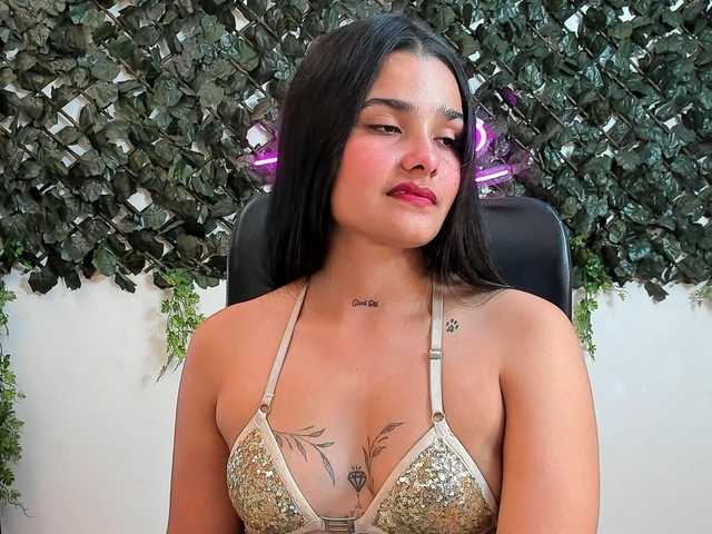 DestinyHills live cam on BongaCams