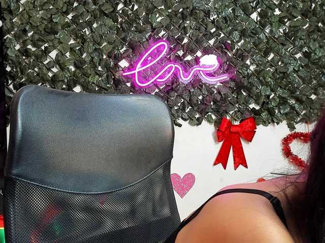 DestinyHills live cam on BongaCams