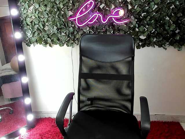 DestinyHills live cam on BongaCams