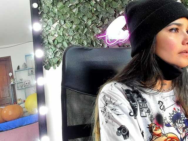 DestinyHills live cam on BongaCams