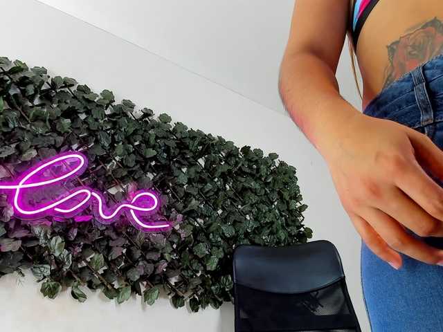 DestinyHills live cam on BongaCams
