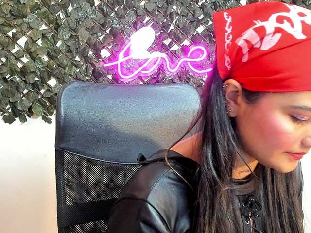 DestinyHills live cam on BongaCams