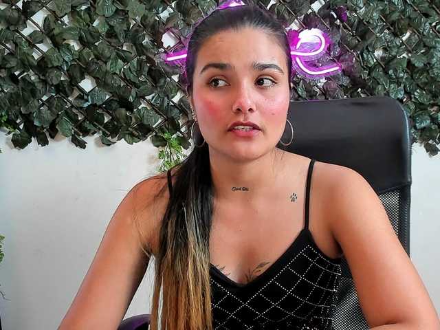 DestinyHills live cam on BongaCams