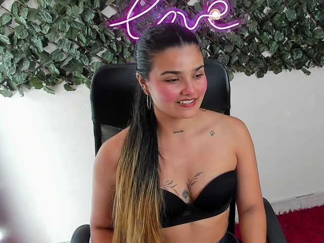 DestinyHills live cam on BongaCams