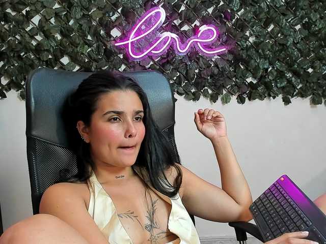 DestinyHills live cam on BongaCams
