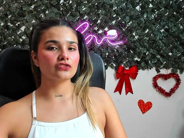 DestinyHills live cam on BongaCams