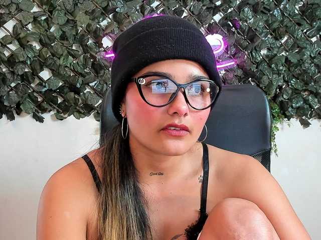 DestinyHills live cam on BongaCams